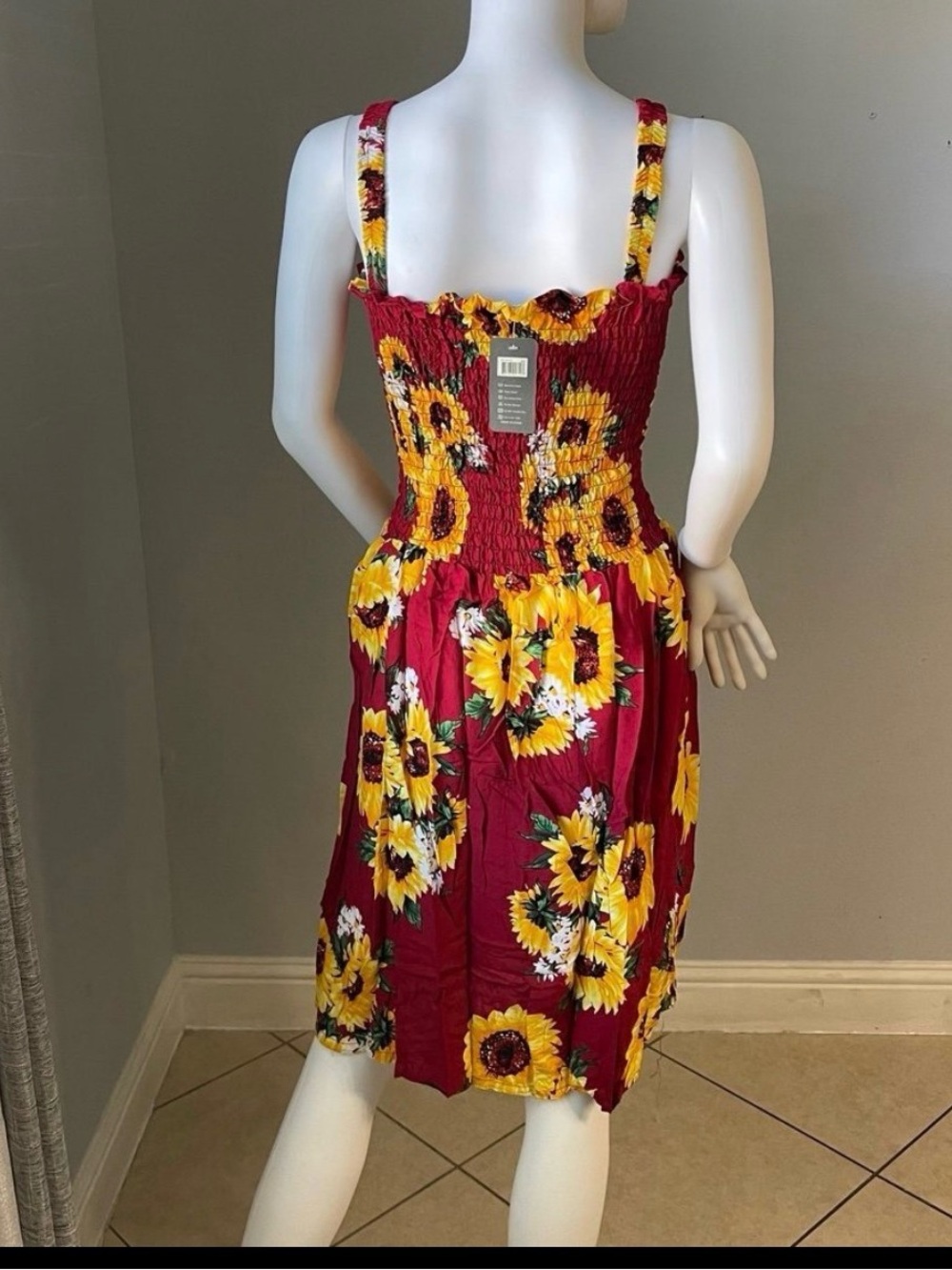 New Women’s RED Sunflower 
mini Dress size XL
Perfect for size 12
Floral - Picture 7 of 7